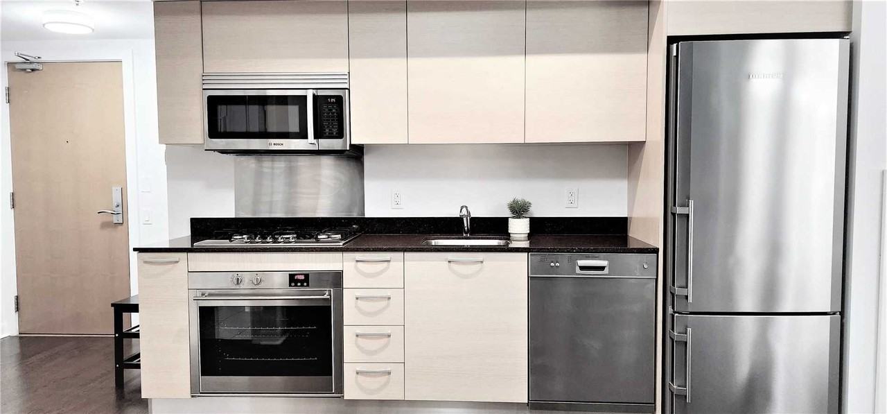 375 King Street West #2810