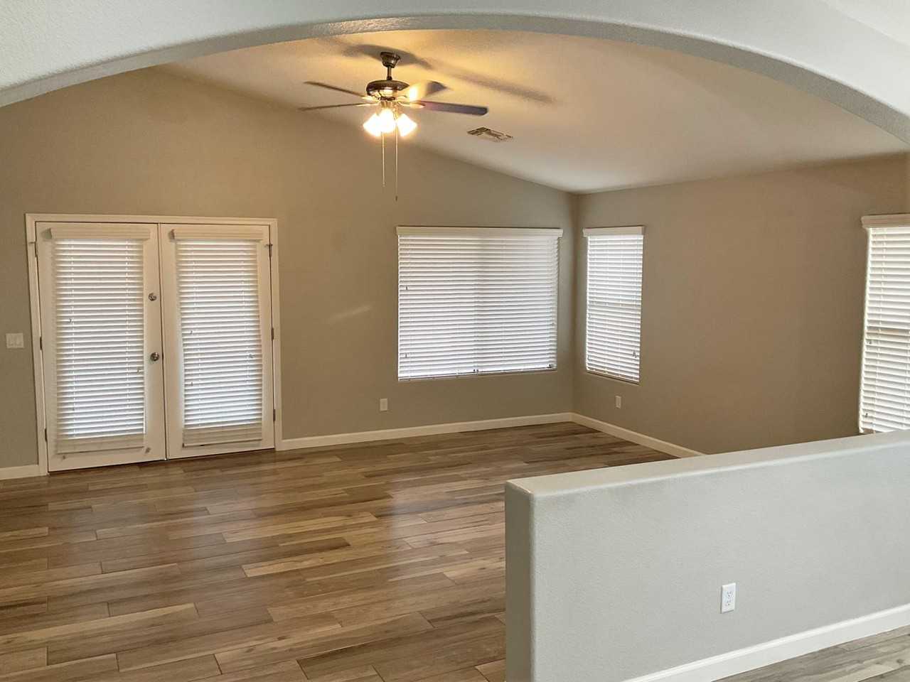 4725 S Joshua Tree Ln - Photo 3 of 17