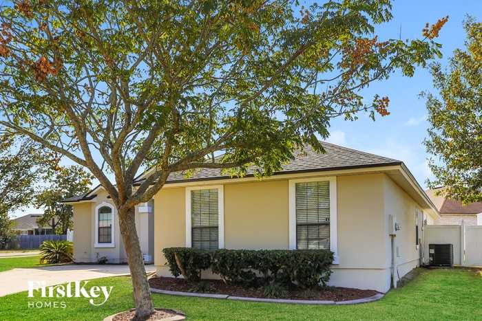 5502 Bristol Bay Ln N - Photo 2 of 15