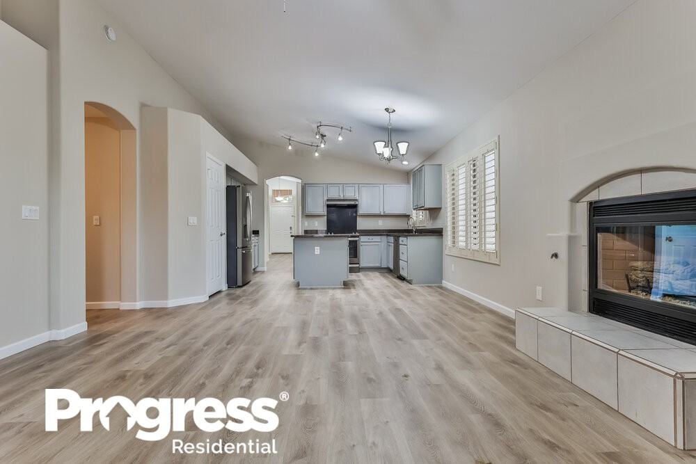 4304 E Rowel Rd - Photo 3 of 21