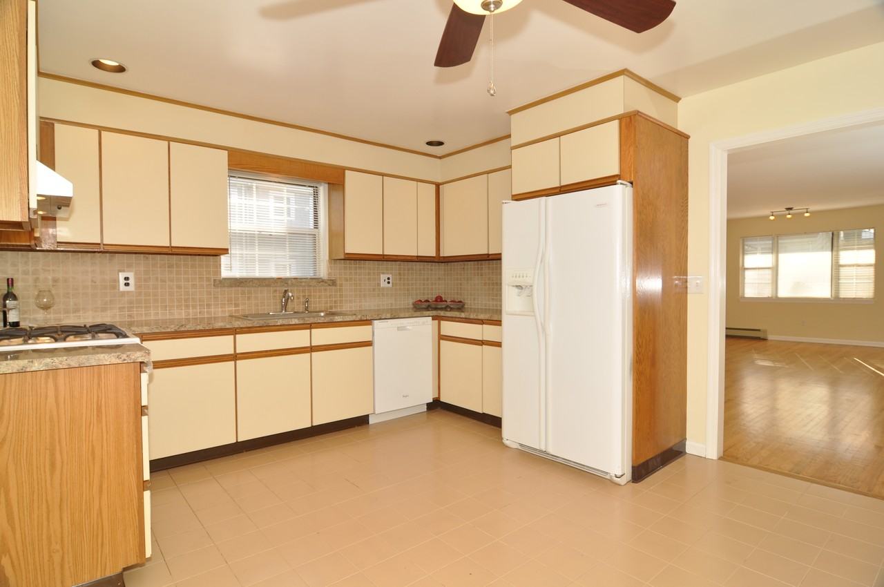 274 5th Ave - Photo 2 of 24