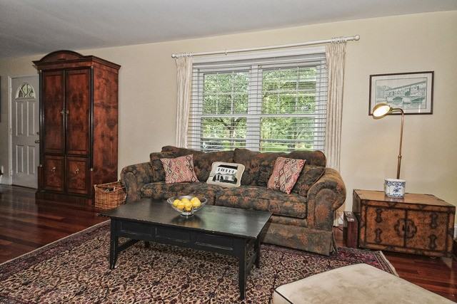 646 Mawman Ave - Photo 3 of 20