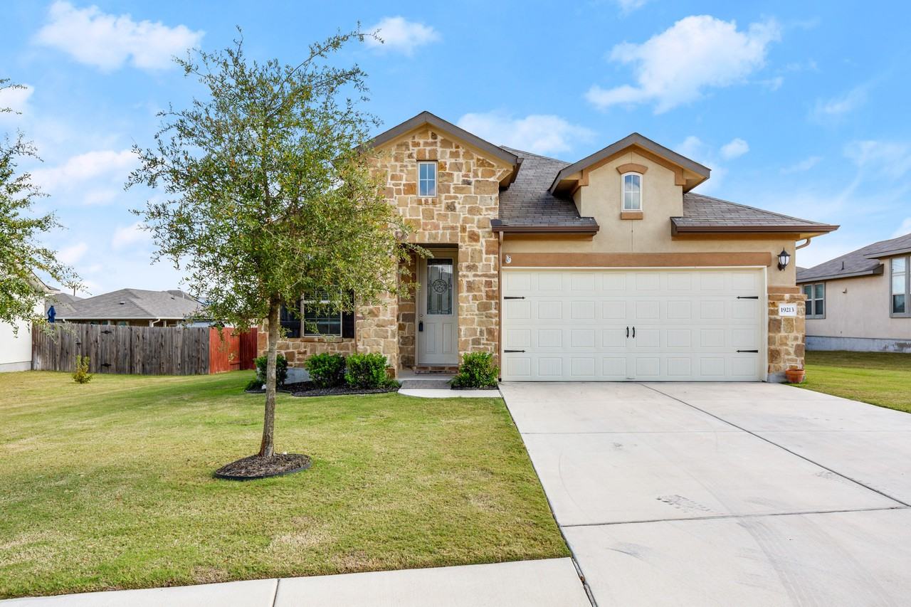 19213 Quebrada Dr - Photo 2 of 28