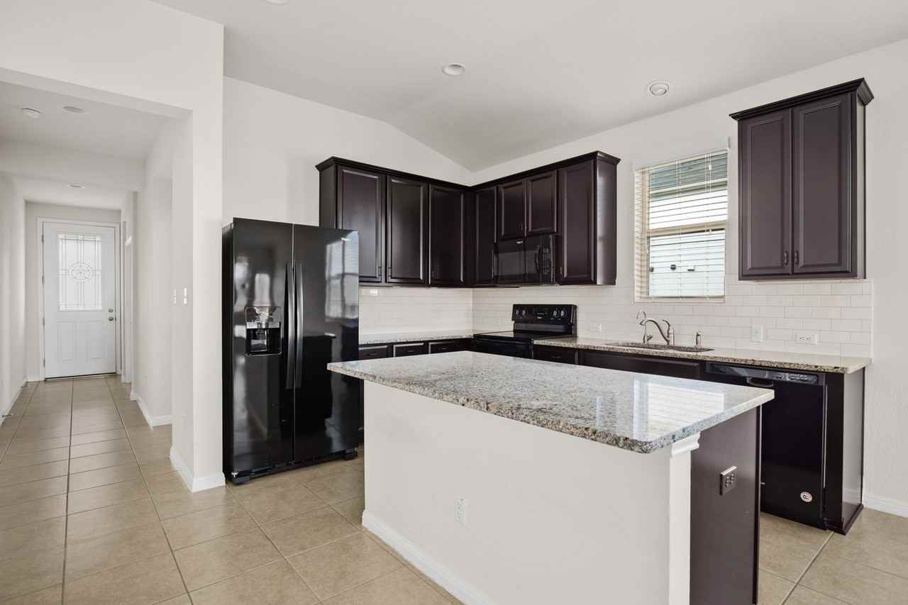 19213 Quebrada Dr - Photo 4 of 28