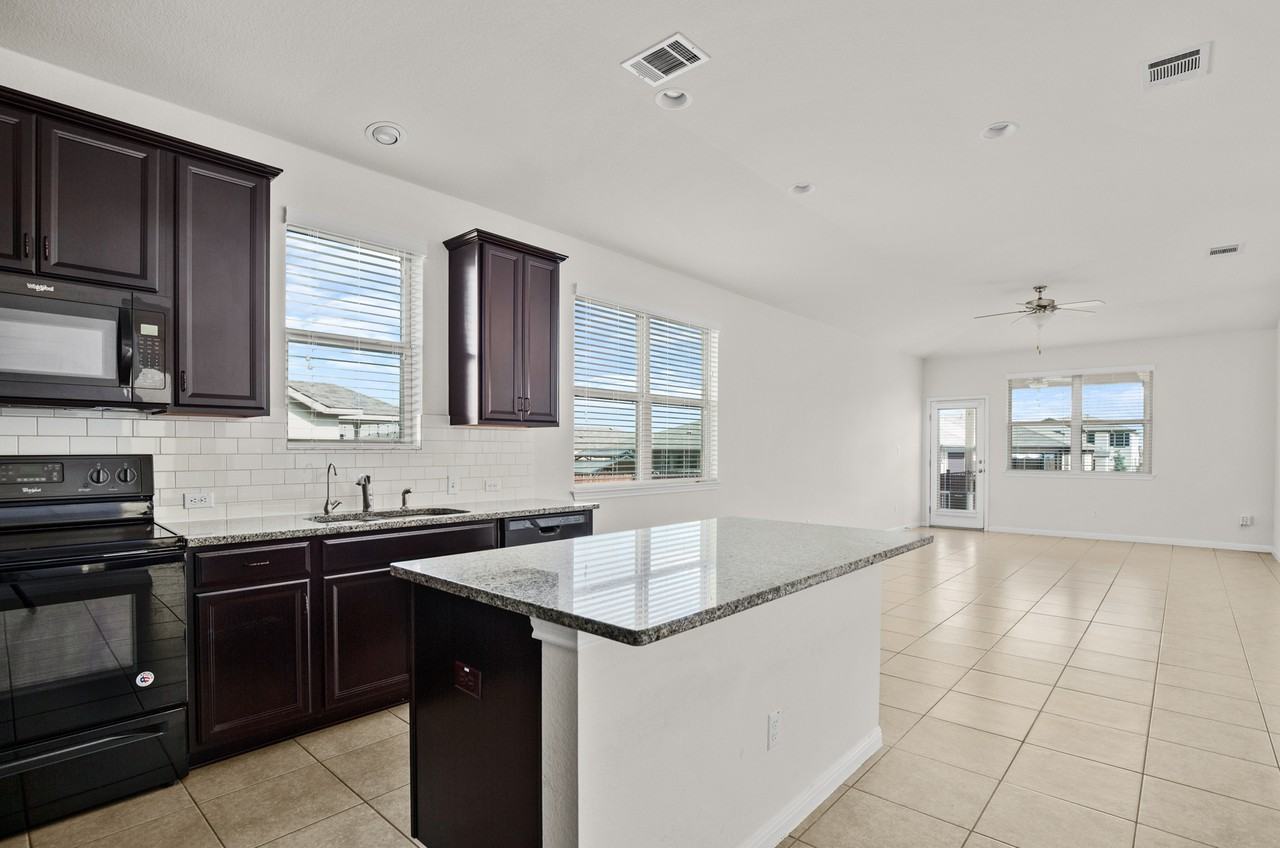 19213 Quebrada Dr - Photo 5 of 28