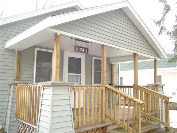 728 Hutchinson St - Photo 2 of 13