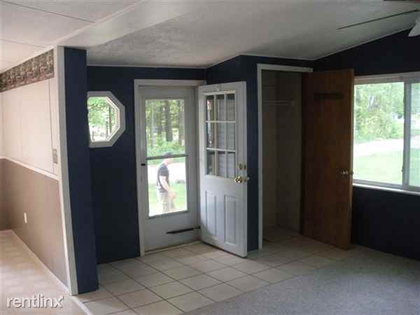 1330 Hillside Dr - Photo 2 of 7