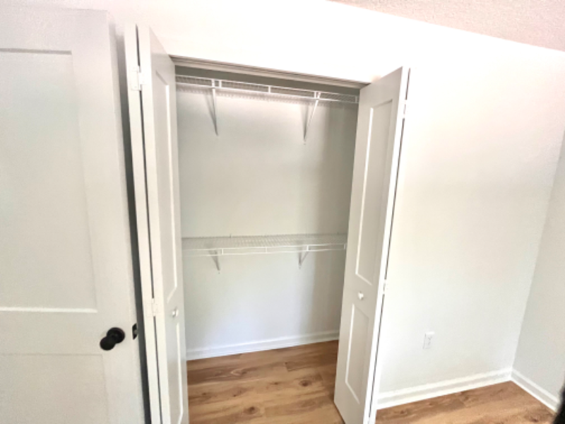 615 Azalea Ln - Photo 5 of 8