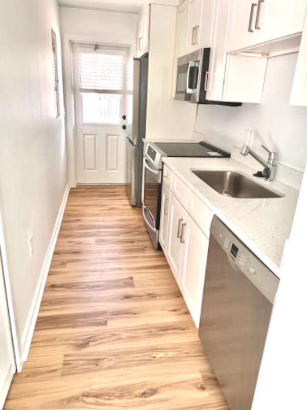 615 Azalea Ln - Photo 6 of 8