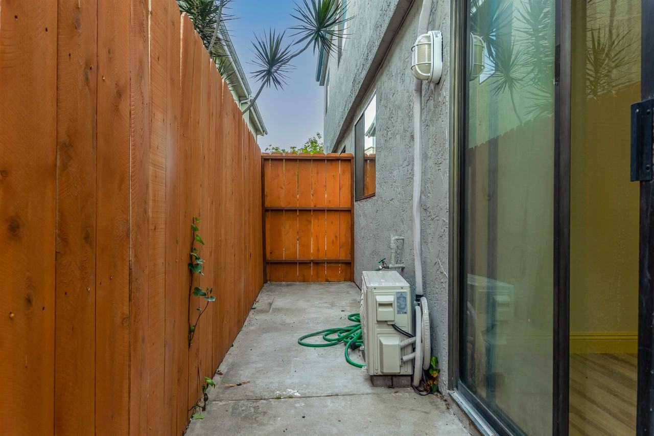 1463 Essex St #1 - Photo 4 of 14