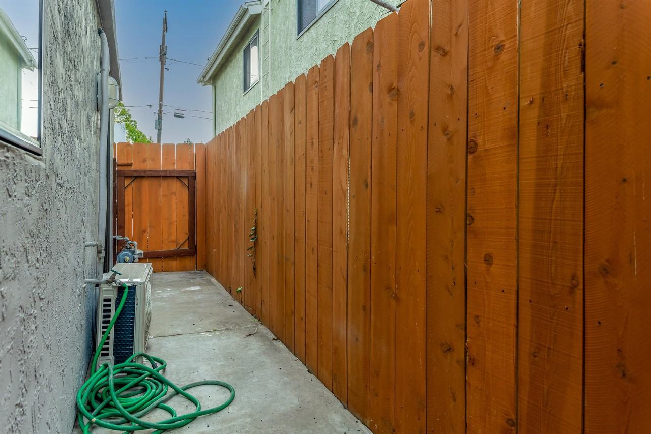 1463 Essex St #1 - Photo 5 of 14