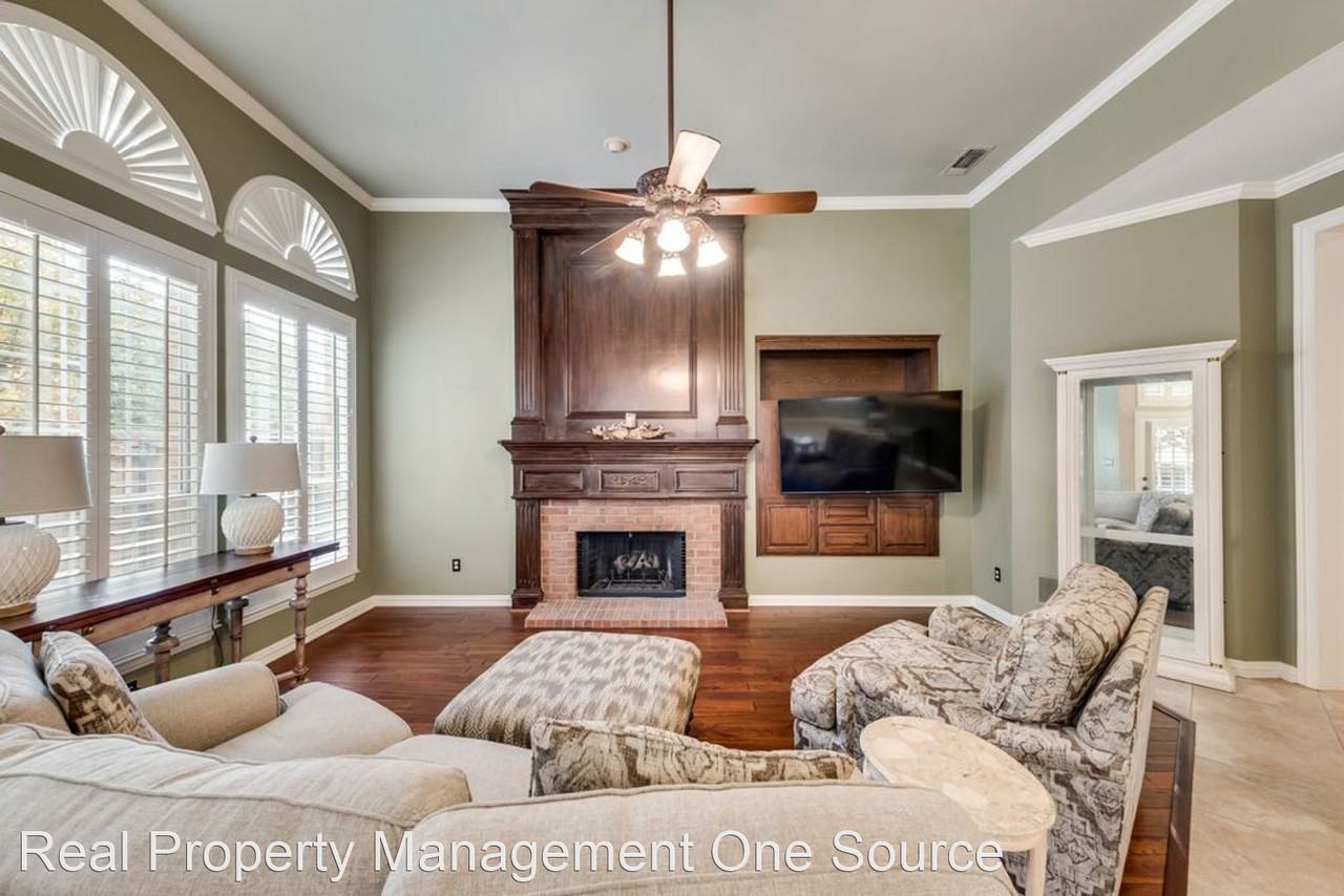 912 Cross Plains Dr - Photo 3 of 28