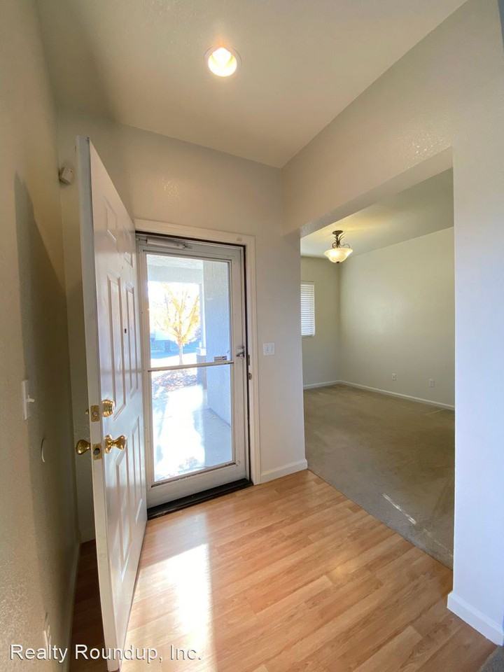 7940 Kelvedon Way - Photo 2 of 31