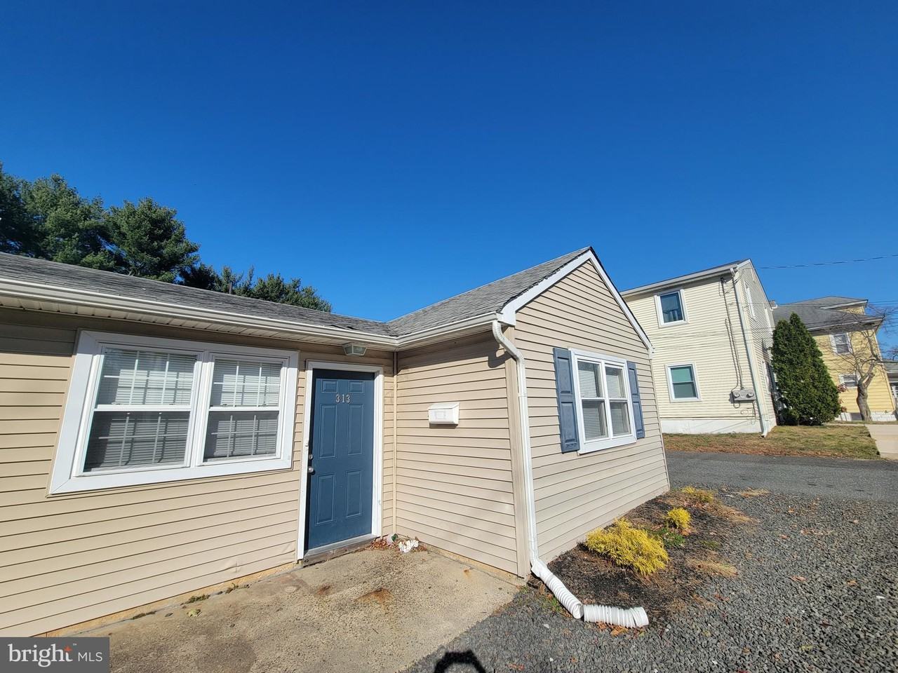 313 Ellis St - Photo 2 of 11