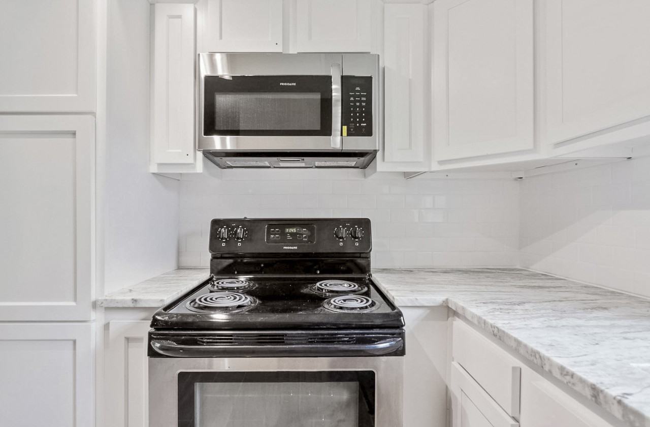 Argyle Dr Nw - Photo 3 of 8