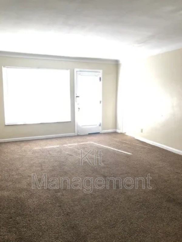 2535 W Bancroft St #8 - Photo 3 of 8