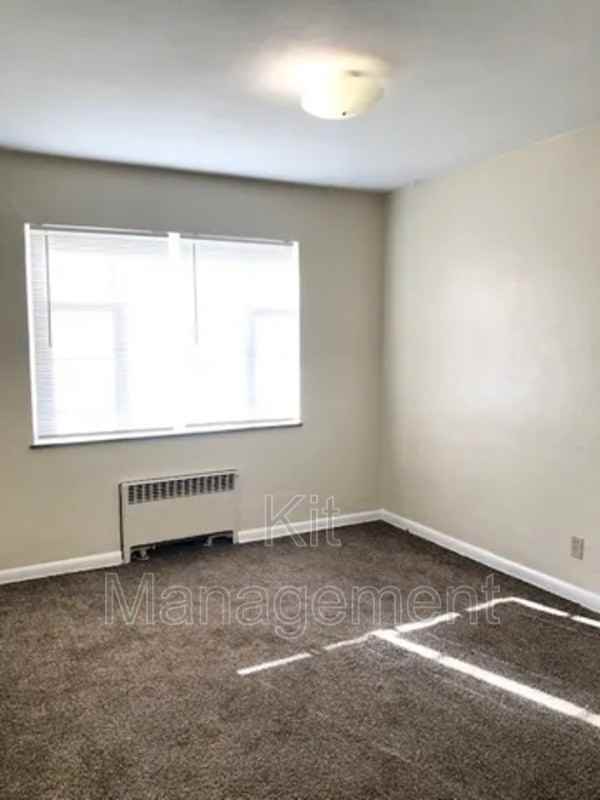 2535 W Bancroft St #8 - Photo 5 of 8