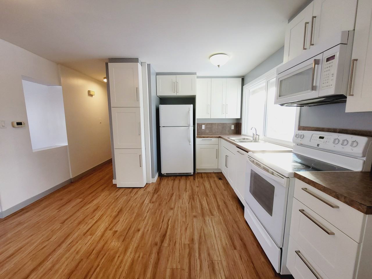 11022 161 St Nw - Photo 2 of 25