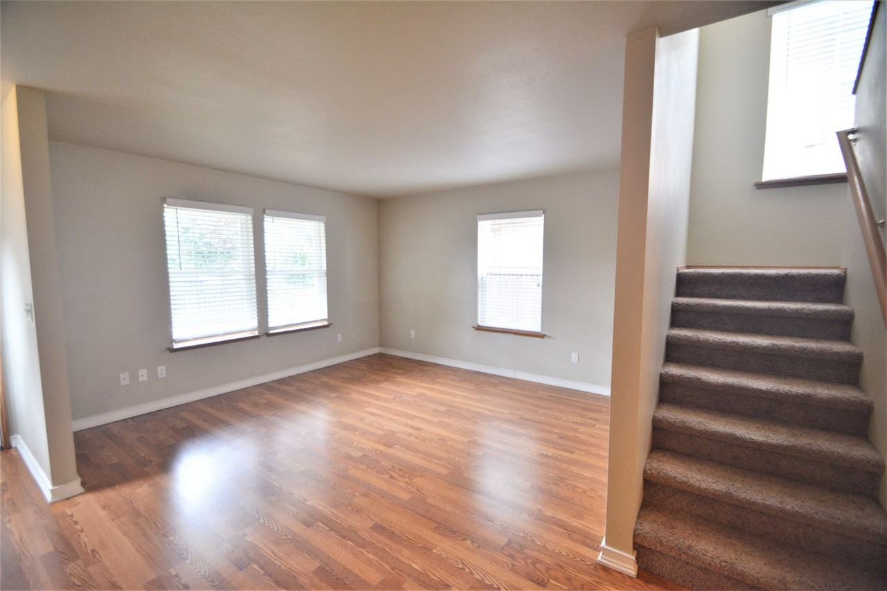 409 Pine Ave - Photo 2 of 15