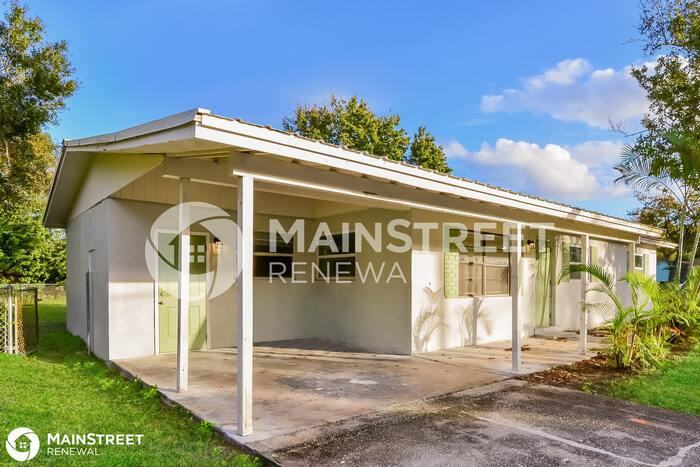 344 Bay Ave - Photo 3 of 16