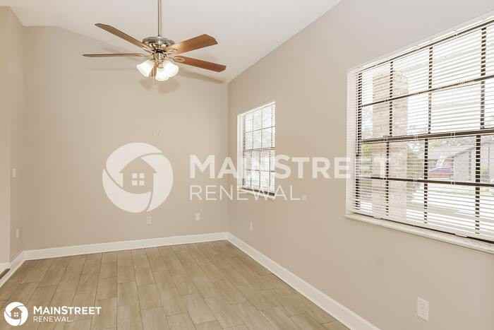 2003 Russell Dr - Photo 3 of 16