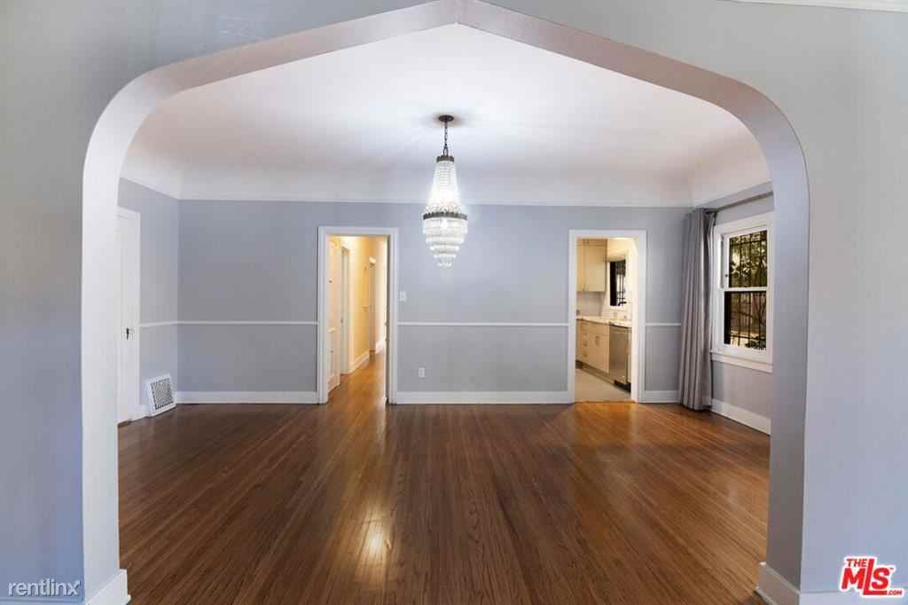 126 N Sycamore Ave - Photo 2 of 10