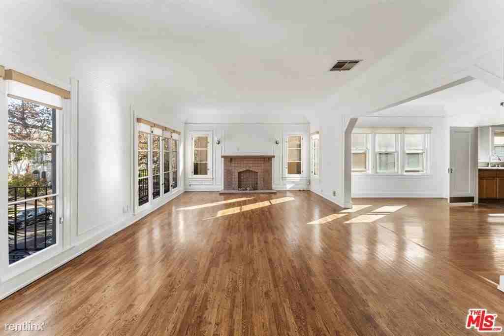 177 N Sycamore Ave - Photo 3 of 10