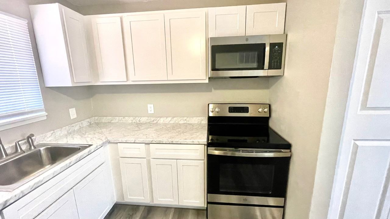 1027 Milwaukee Street 1029 - Photo 3 of 4