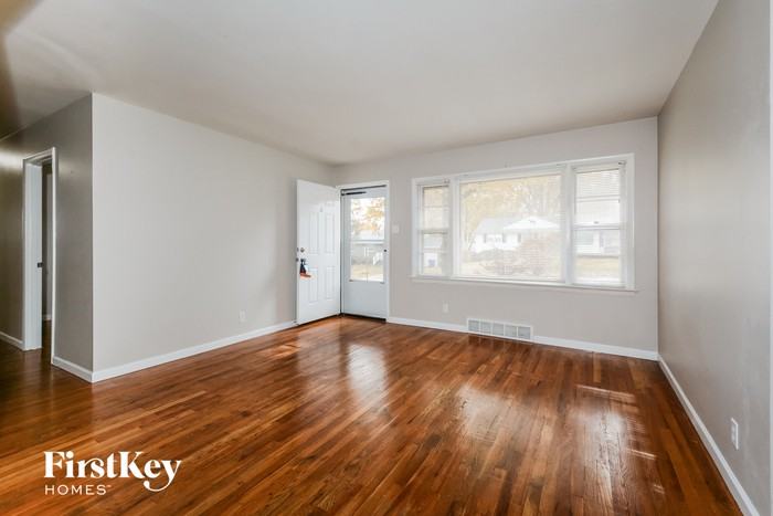 10909 Edgecliffe Dr - Photo 2 of 15