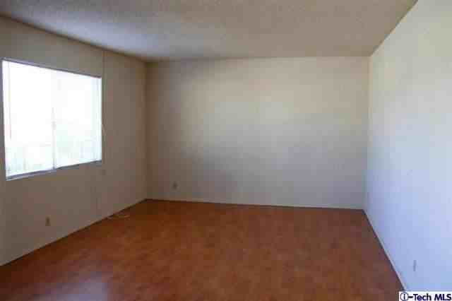 726 E Pearl St #E - Photo 2 of 9