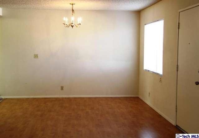 726 E Pearl St #E - Photo 3 of 9