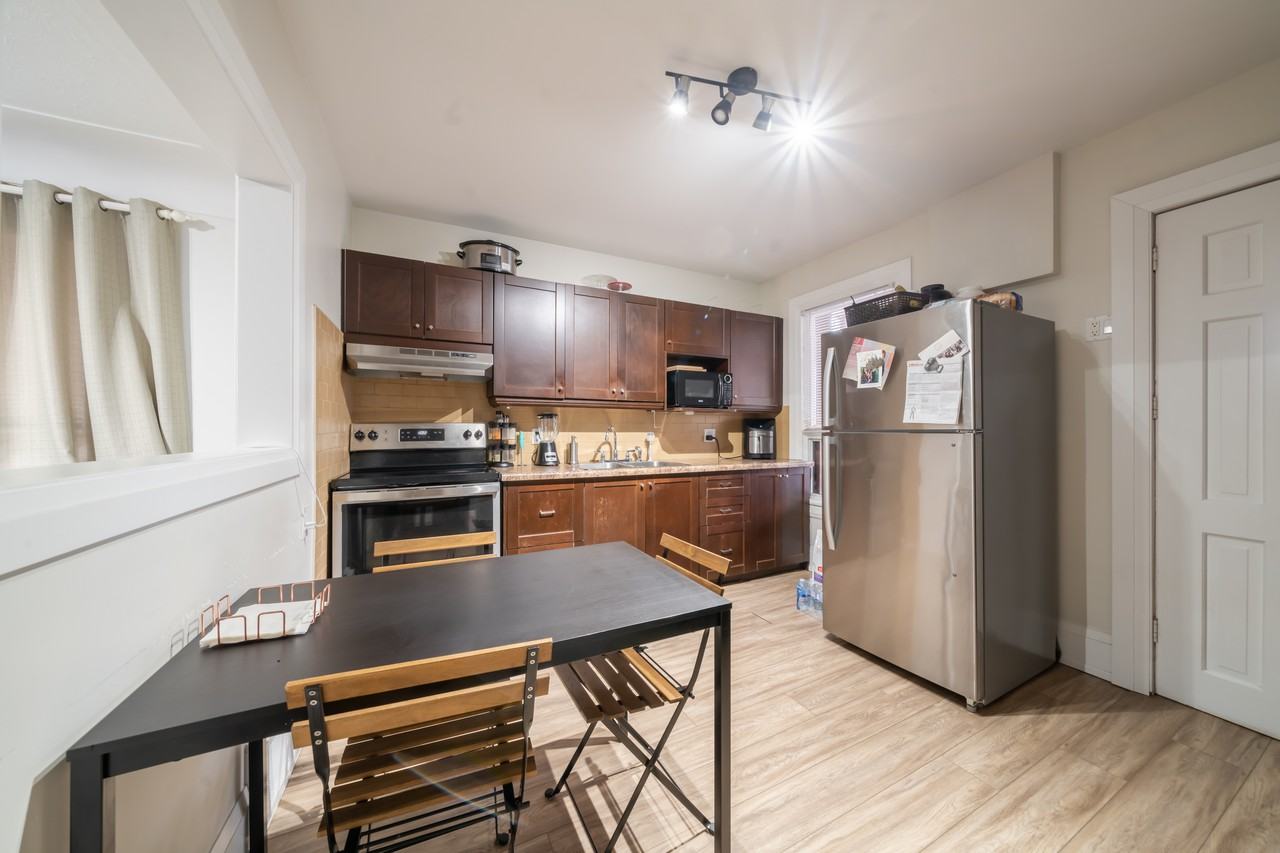 33 Dundurn Street North #1 - Photo 3 of 20