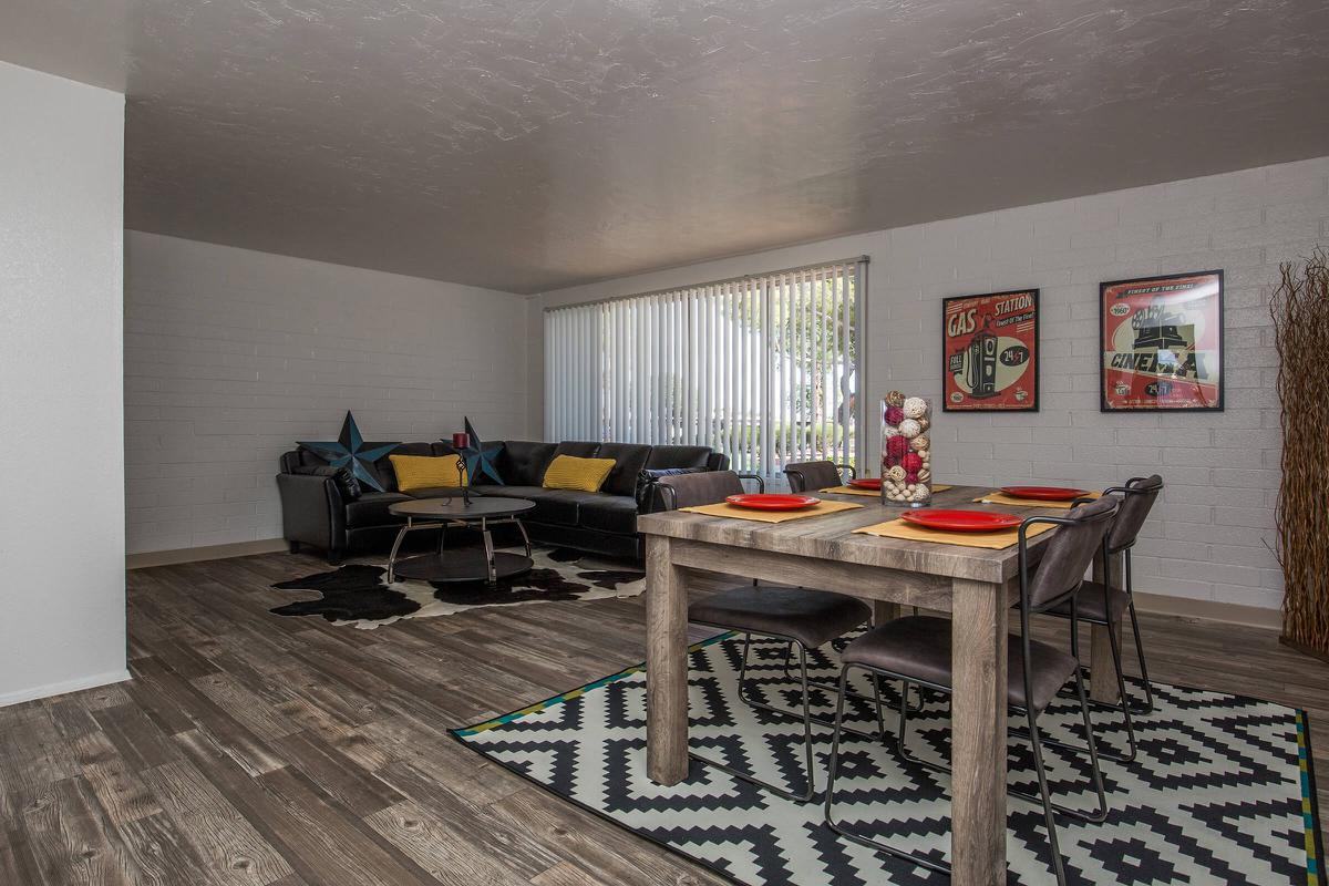 Icon on Stella - Photo 3 of 34