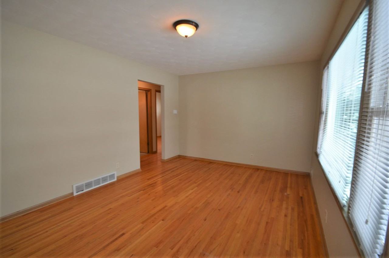 6920 Clayton Ave - Photo 3 of 16