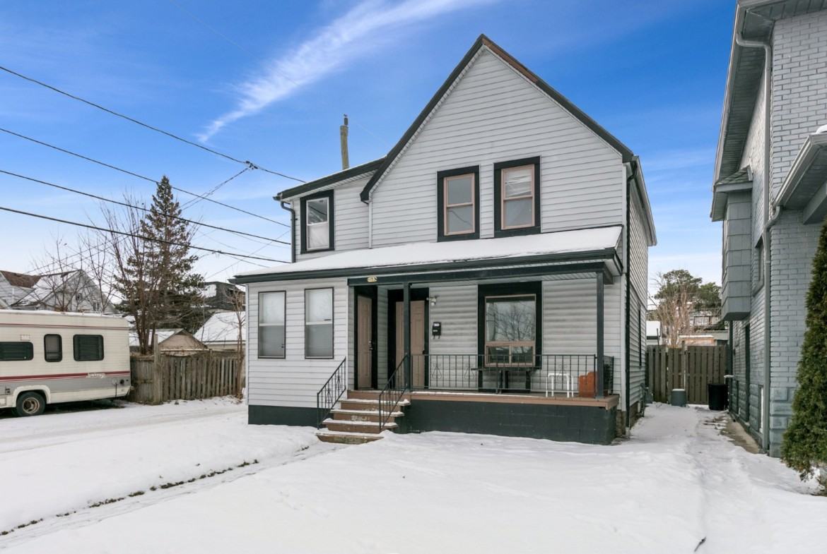 1153 University E Upper Room Rental Apartments 1153 University Ave