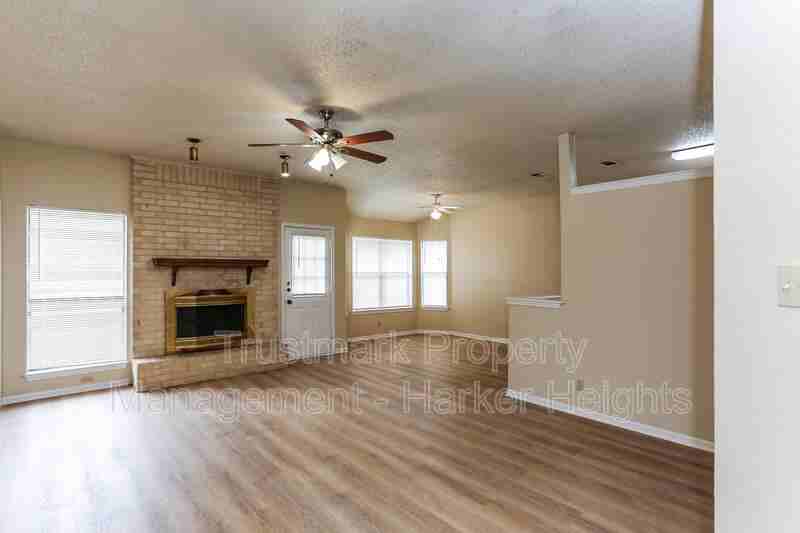 4809 Bramblewood Dr - Photo 3 of 20