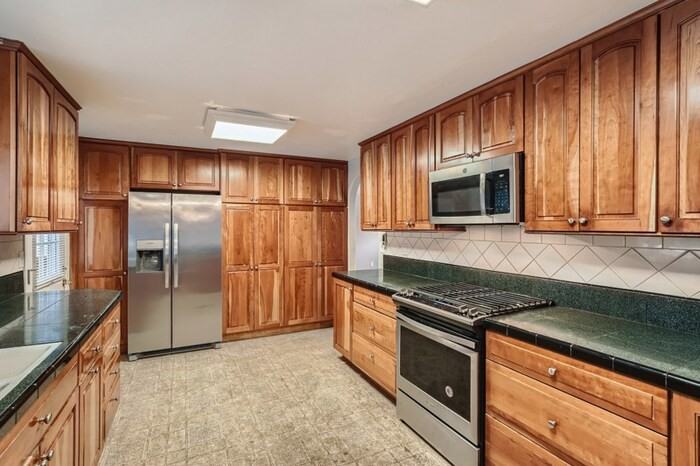 831 Woodland Way - Photo 3 of 19