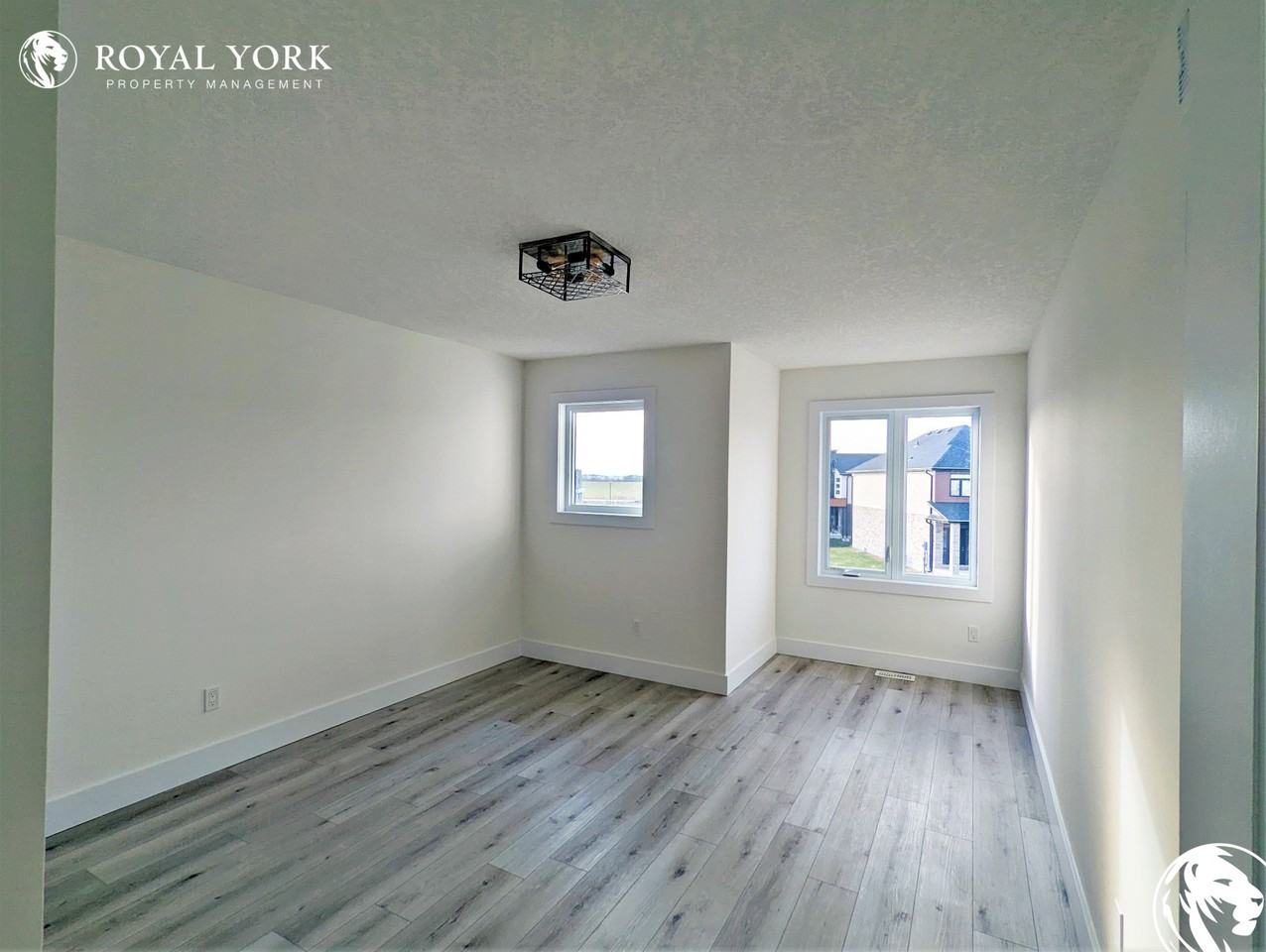 3101 Turner Cres - Photo 3 of 32