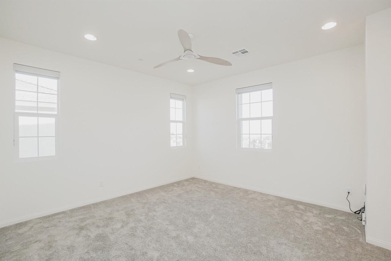 136 Kimberlite Dr #1 - Photo 3 of 11