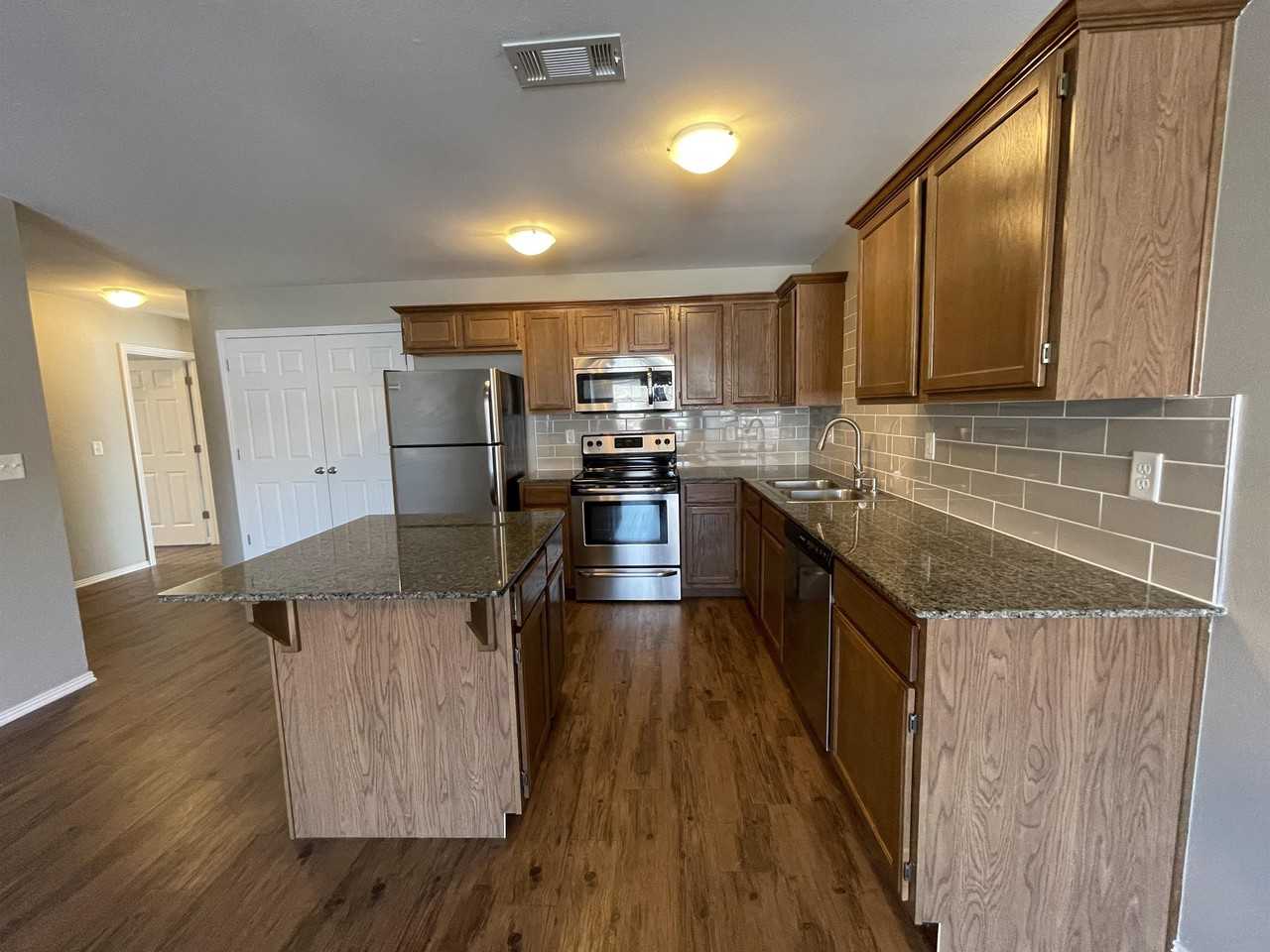 2902 Sw Deerfield Blvd #2 - Photo 4 of 23