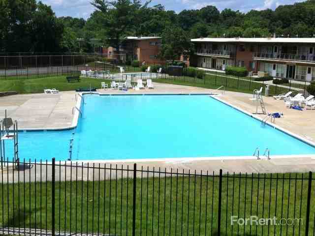 Belcrest Plaza - Photo 3 of 39