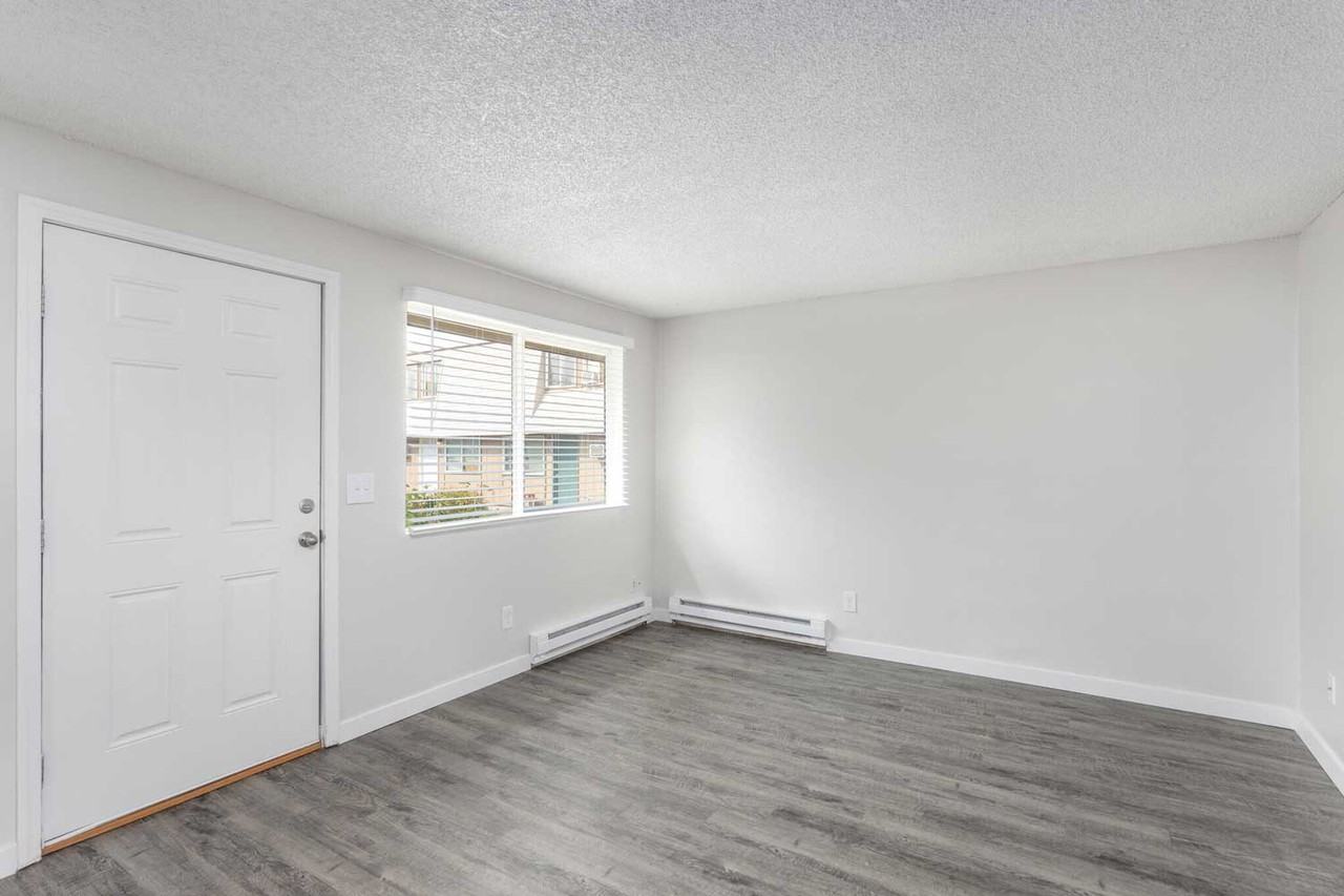 The Rosewood Apartments - Photo 4 of 12