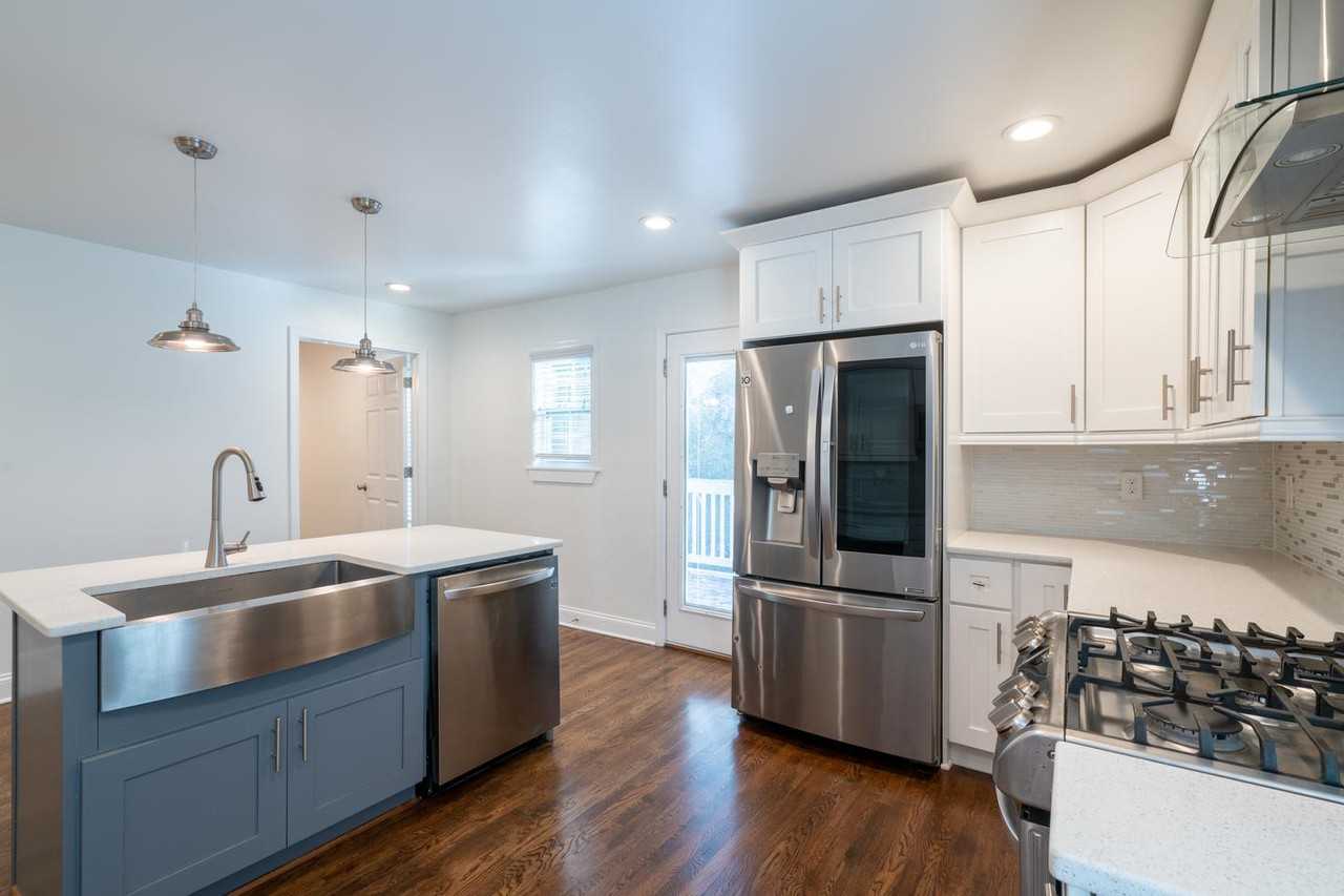 Stylishly updated East Atlanta home by EAV attractions - Photo 6 of 23