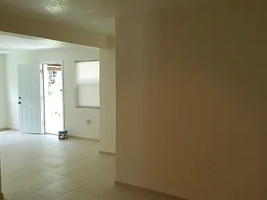 115 E Chapman Rd - Photo 2 of 5