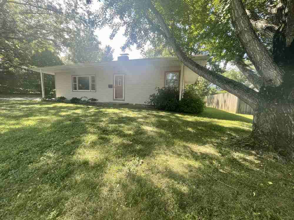 1822 E 2nd St - Photo 2 of 24