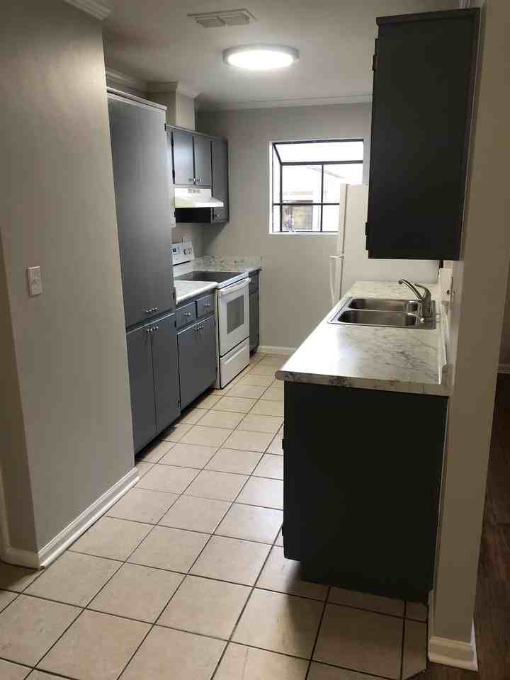 1095 Rockbrook Ct #1 - Photo 2 of 12