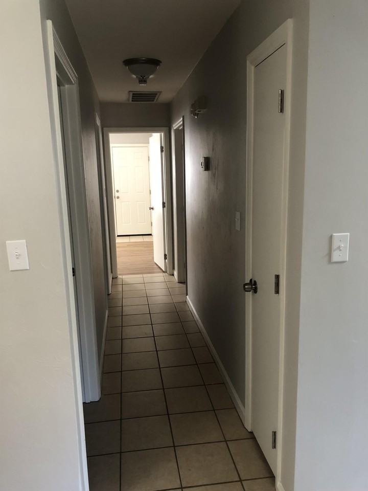 1095 Rockbrook Ct #1 - Photo 3 of 12