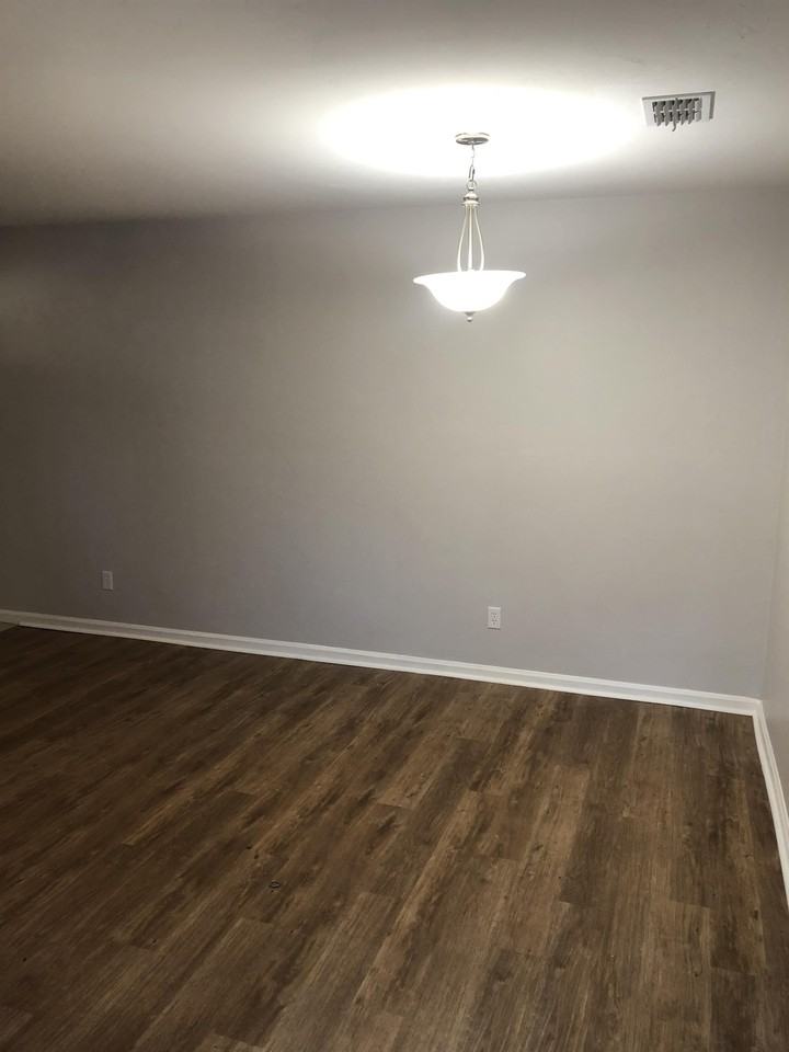 1095 Rockbrook Ct #1 - Photo 4 of 12