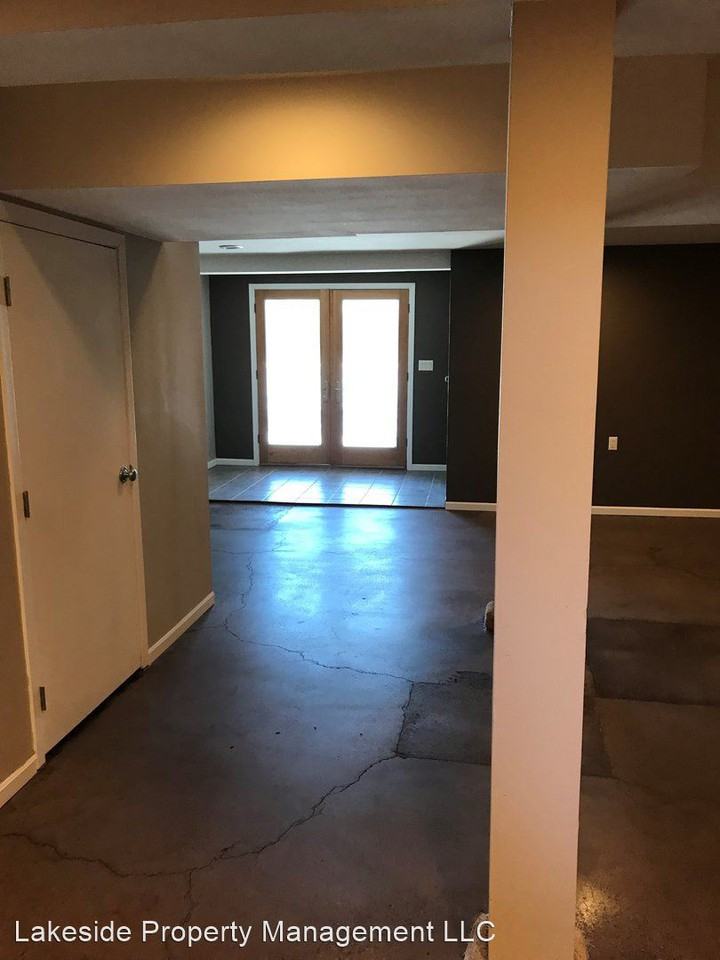 341 Lakeshore Dr - Photo 2 of 8