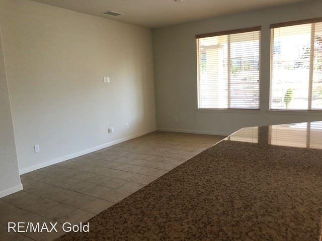 1370 Wakefield Trl - Photo 3 of 12